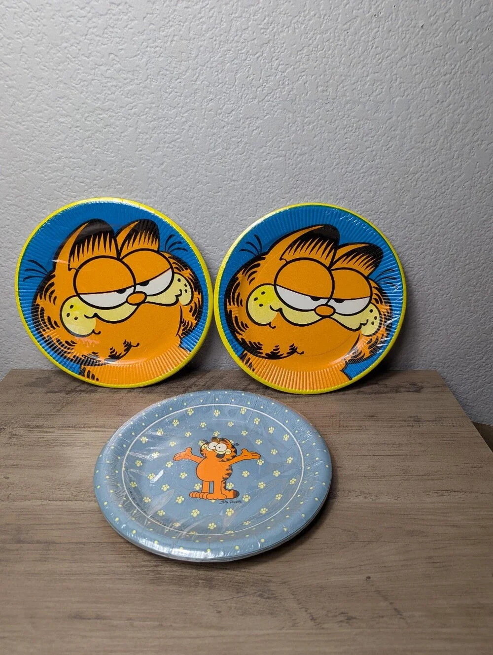 Garfield Party Plates - vintage Dead stock